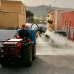 Los tractores solidarios vuelven a salir a las calles para desinfectar los pueblos ante el repunte de la tercera ola