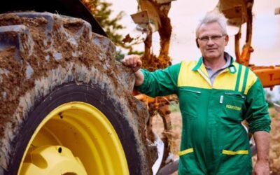 Angelo Caligari elige los neumáticos BKT Agrimax Force para equipar su tractor