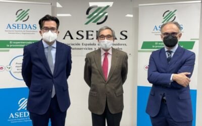 Eduardo Moyano recibe el VI Premio Asedas al Mejor Artículo de Distribución y Consumo