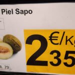 Carrefour vende melones de Brasil como si fueran españoles en pleno arranque de la campaña nacional