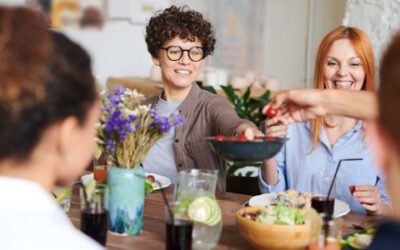 Comer en familia y seguir una Dieta Mediterránea reduce la obesidad y favorece la salud en la adolescencia