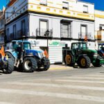 Los arroceros se movilizan y salen a las calles en tractores para pedir agua para sus plantaciones y evitar el desfilfarro