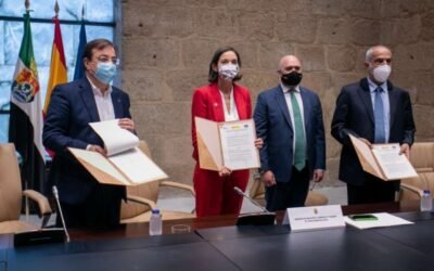 Firma del protocolo de intenciones para la azucarera de Mérida