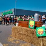 Unas 300 personas con tractores arrancan las protestas que recorrerán España por el bajo precio de la leche
