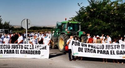 UPA acusa a algunas industrias lácteas de quedarse con los céntimos de subida de la leche en los lineales