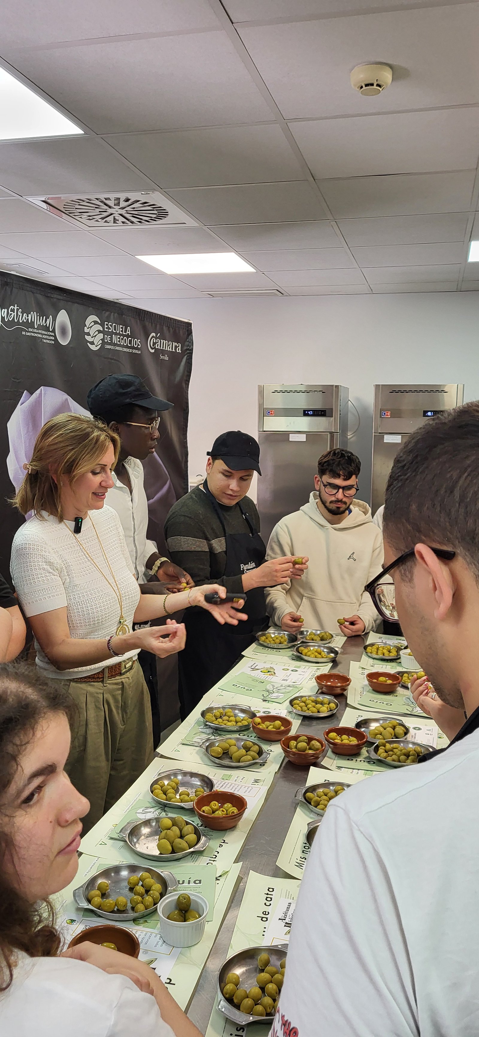 Sesión formativa sobre aceitunas IGP en Gastromiun