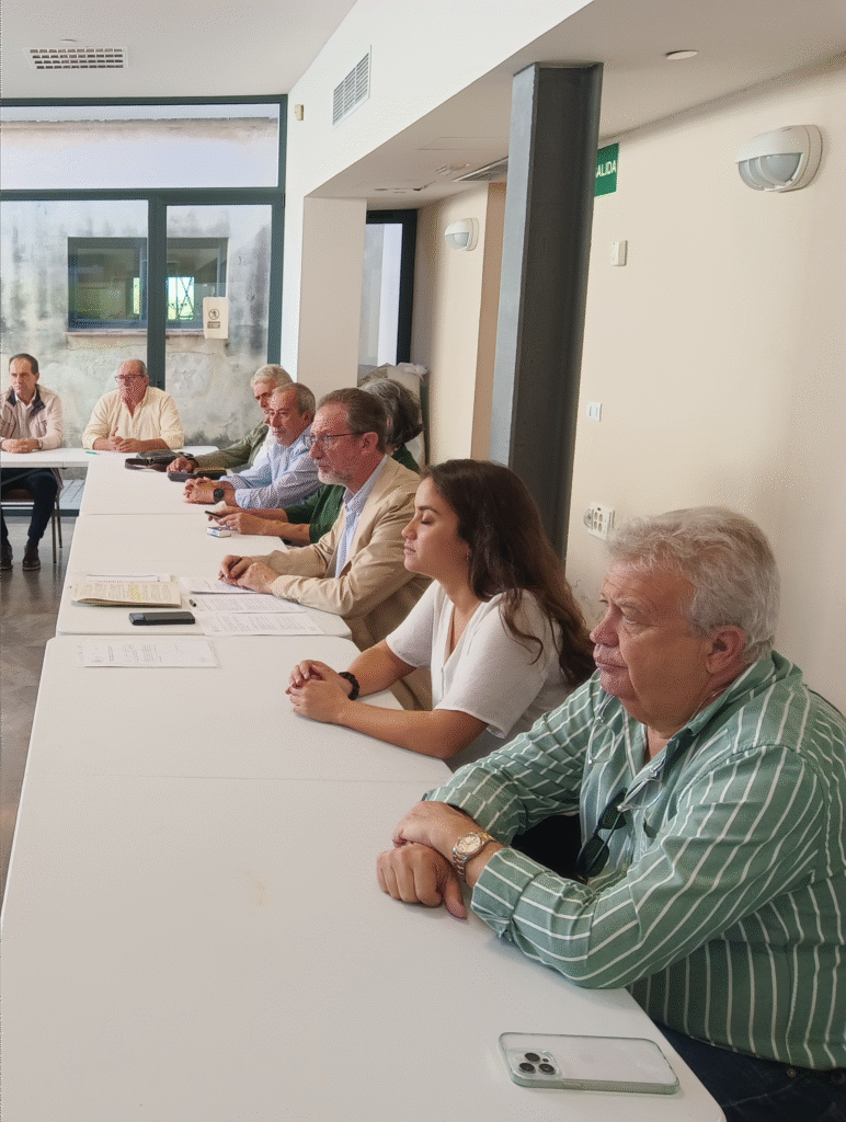 Unidad y compromiso con la defensa del origen: el nuevo Pleno del Consejo Regulador de las IGP Aceitunas Manzanilla y Gordal de Sevilla inicia su andadura. 5 Unidad y compromiso con la defensa del origen: el nuevo Pleno del Consejo Regulador de las IGP Aceitunas Manzanilla y Gordal de Sevilla inicia su andadura. 4