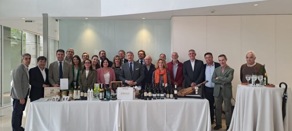 Representantes del Consejo Regulador de las IGP Aceitunas Manzanilla y Gordal de Sevilla en la Asamblea Anual de CADO celebrada en Sevilla.