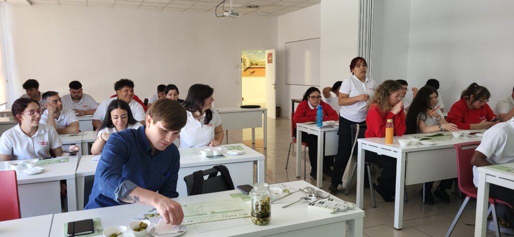 Jornada formativa de la IGP Aceitunas Manzanilla y Gordal de Sevilla en la Escuela de Hostelería Fundación Cruzcampo