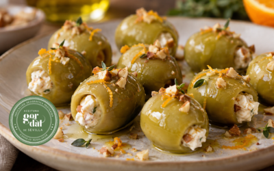 Aceitunas Gordal de Sevilla con IGP rellenas de queso de cabra, naranja y almendra