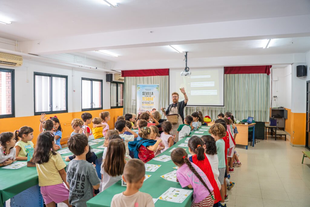Escolares participan en una dinámica educativa sobre las Aceitunas Manzanilla y Gordal de Sevilla